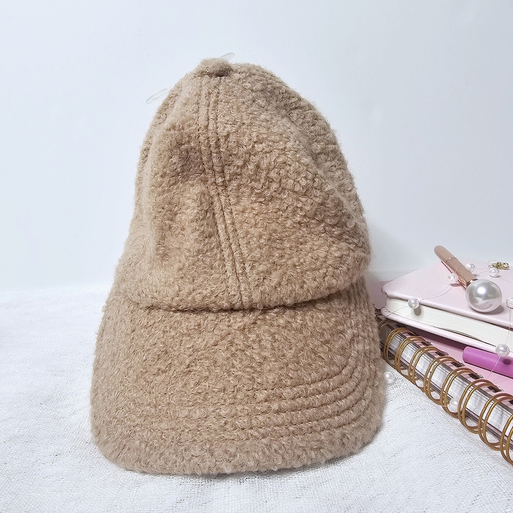 NWT Gap Boucle Wool Hap One Size